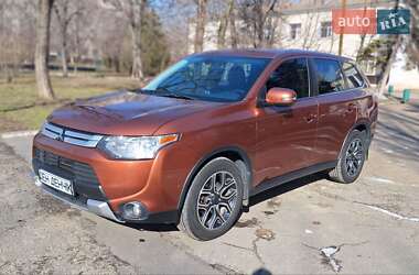 Внедорожник / Кроссовер Mitsubishi Outlander 2015 в Запорожье
