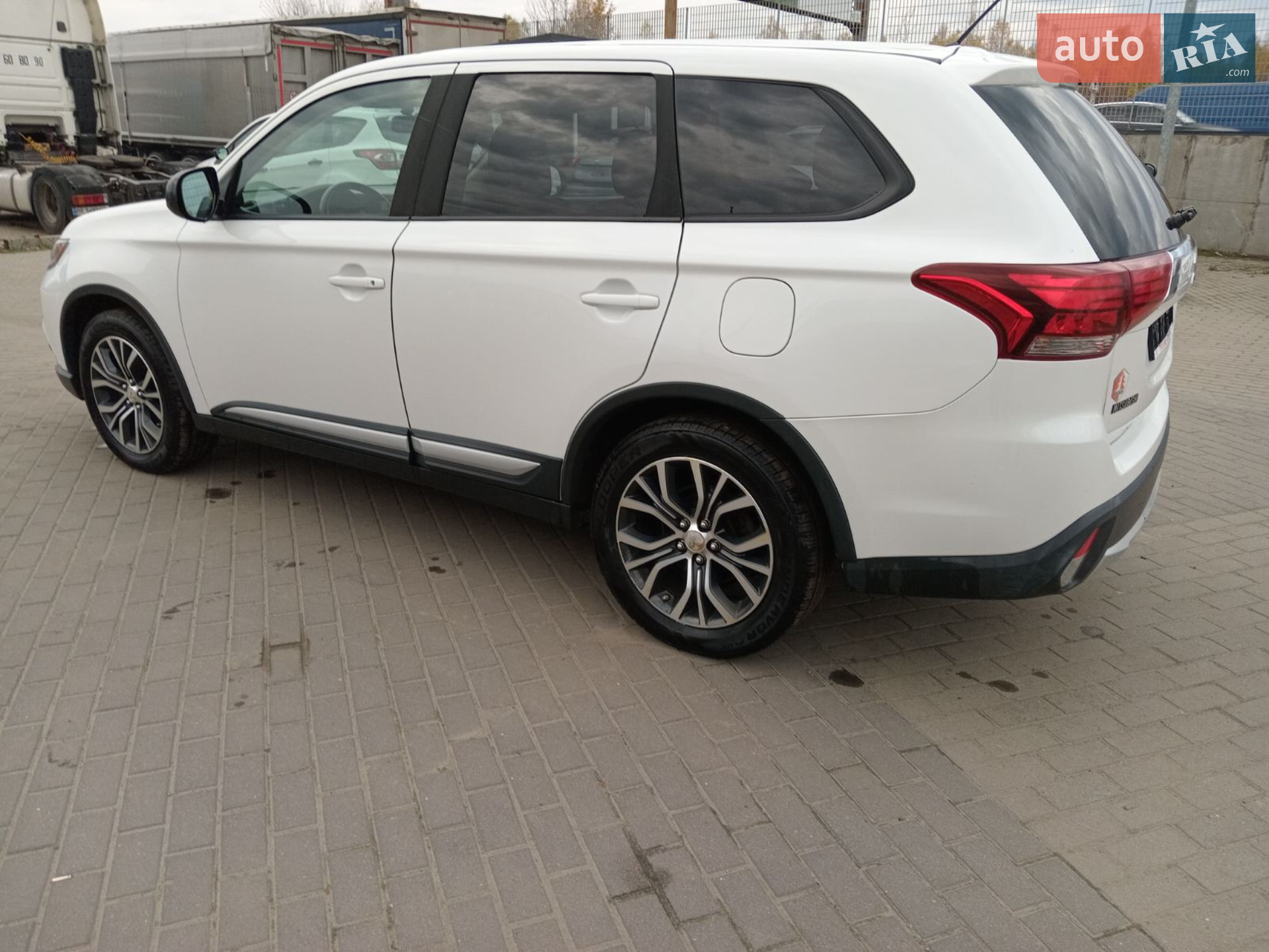 2016 Mitsubishi Outlander - мініатюра 8