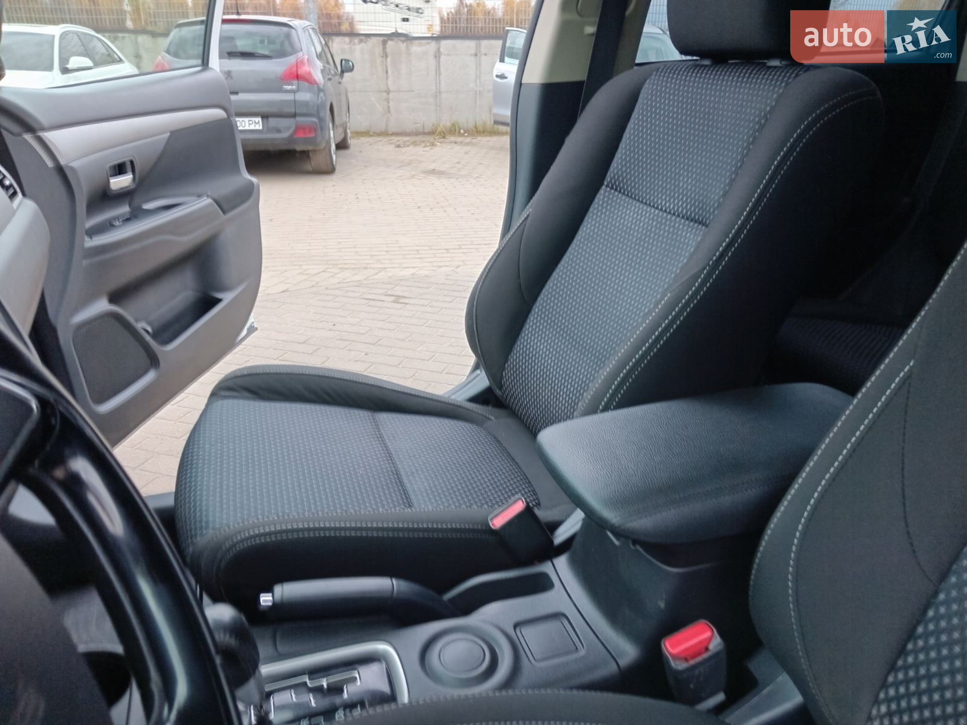 2016 Mitsubishi Outlander - мініатюра 15
