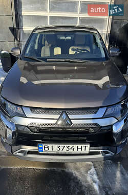 Позашляховик / Кросовер Mitsubishi Outlander 2017 в Львові