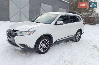 Позашляховик / Кросовер Mitsubishi Outlander 2017 в Києві