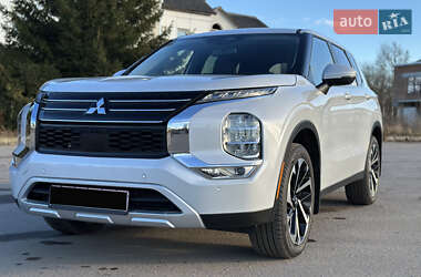 Позашляховик / Кросовер Mitsubishi Outlander 2022 в Рівному