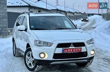 Позашляховик / Кросовер Mitsubishi Outlander 2012 в Вараші
