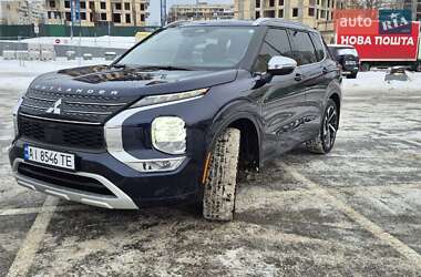 Внедорожник / Кроссовер Mitsubishi Outlander 2023 в Киеве
