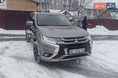 Позашляховик / Кросовер Mitsubishi Outlander 2017 в Шептицькому