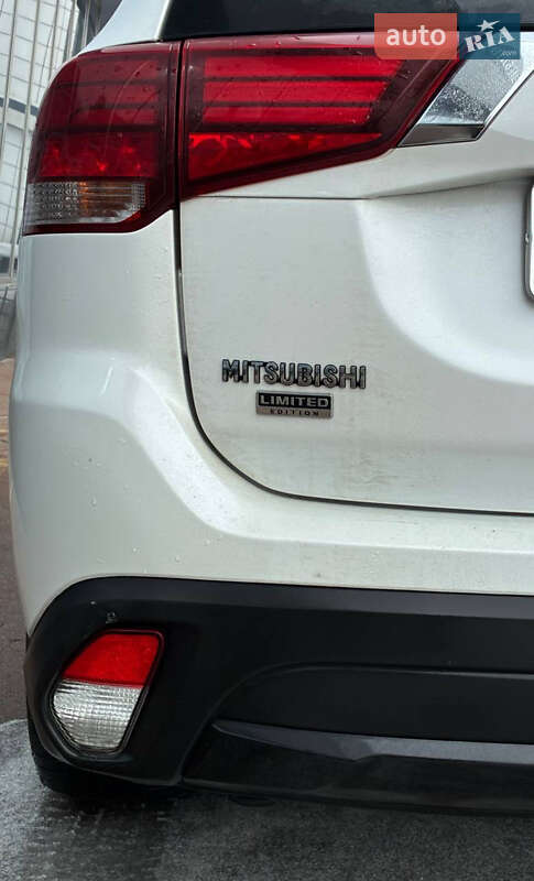 Внедорожник / Кроссовер Mitsubishi Outlander 2017 в Киеве