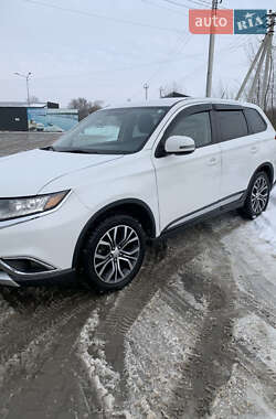 Внедорожник / Кроссовер Mitsubishi Outlander 2015 в Львове