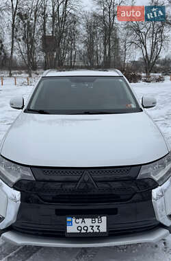 Внедорожник / Кроссовер Mitsubishi Outlander 2016 в Звенигородке