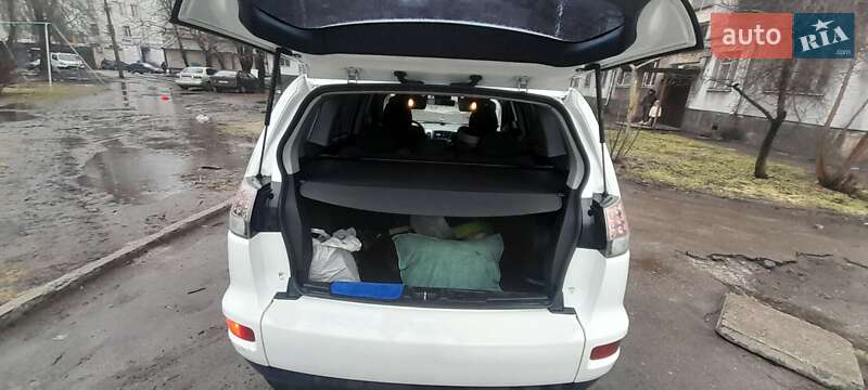 Внедорожник / Кроссовер Mitsubishi Outlander 2010 в Богуславе фото 11 Внедорожник / Кроссовер Mitsubishi Outlander 2010 в Богуславе