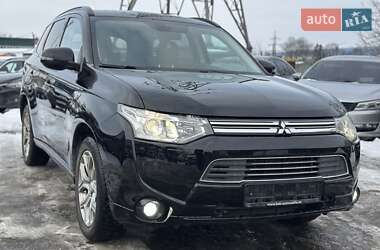 Внедорожник / Кроссовер Mitsubishi Outlander 2015 в Хмельницком