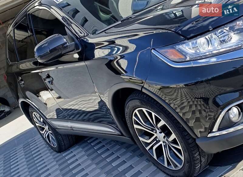 Внедорожник / Кроссовер Mitsubishi Outlander 2016 в Белой Церкви