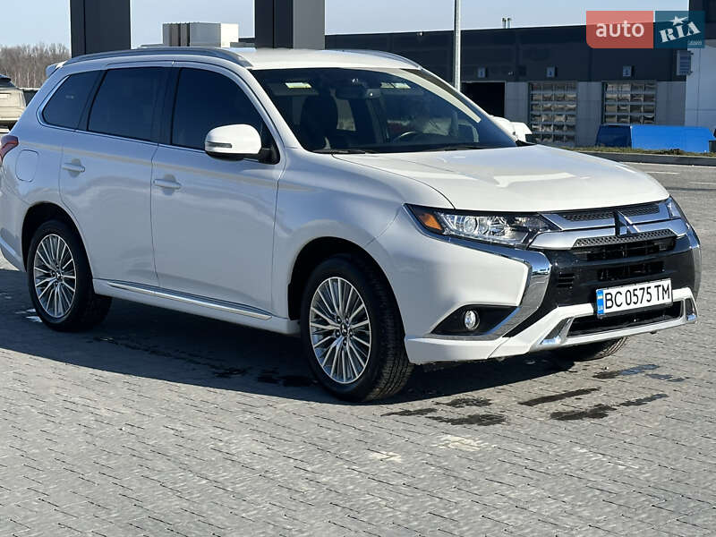 Внедорожник / Кроссовер Mitsubishi Outlander 2021 в Львове