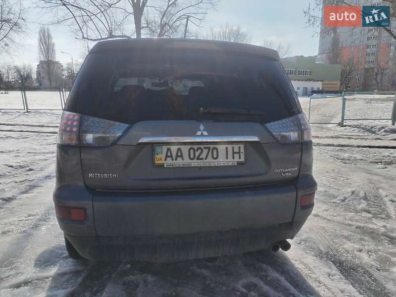 Внедорожник / Кроссовер Mitsubishi Outlander 2010 в Киеве
