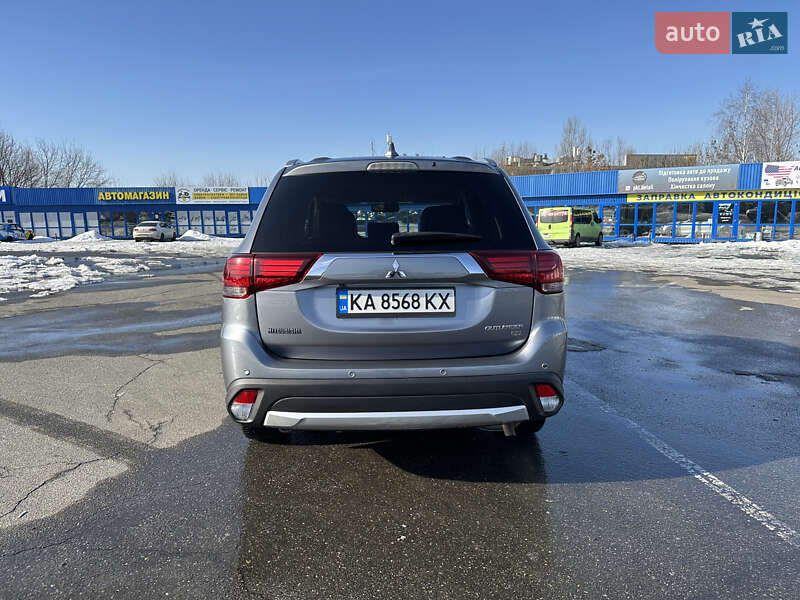 Внедорожник / Кроссовер Mitsubishi Outlander 2018 в Киеве