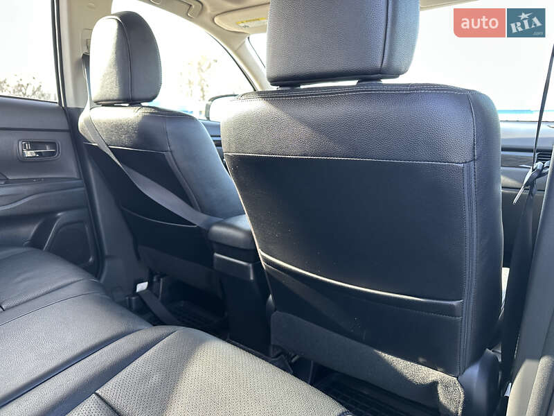 Внедорожник / Кроссовер Mitsubishi Outlander 2018 в Киеве