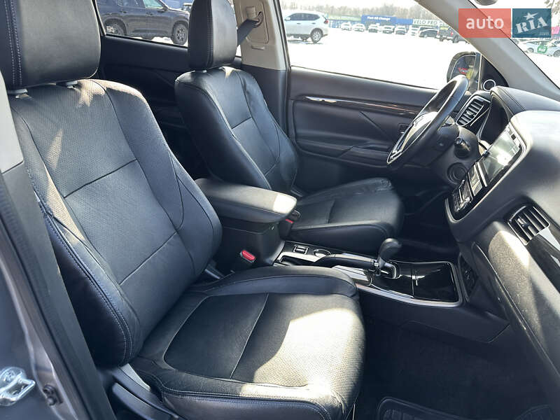 Внедорожник / Кроссовер Mitsubishi Outlander 2018 в Киеве