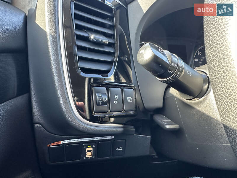 Внедорожник / Кроссовер Mitsubishi Outlander 2018 в Киеве