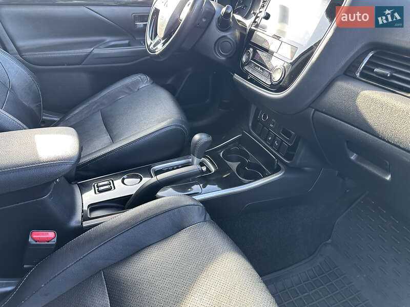 Внедорожник / Кроссовер Mitsubishi Outlander 2018 в Киеве