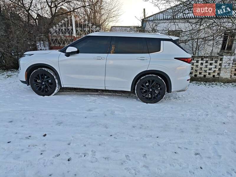 Внедорожник / Кроссовер Mitsubishi Outlander 2022 в Николаеве