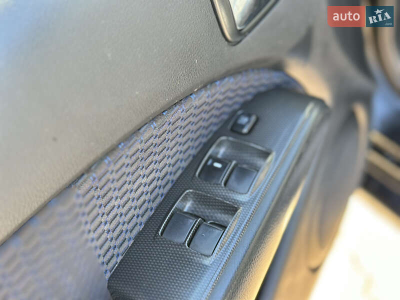 Внедорожник / Кроссовер Mitsubishi Outlander 2007 в Николаеве