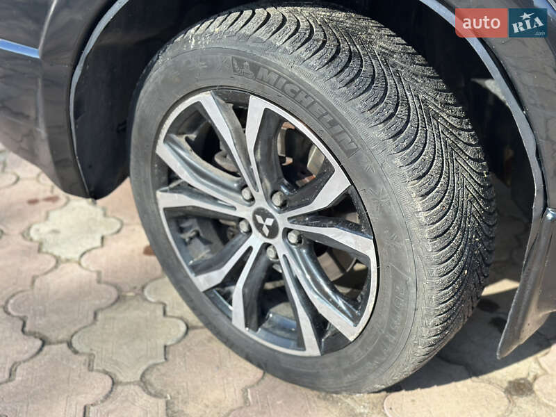 Внедорожник / Кроссовер Mitsubishi Outlander 2007 в Николаеве