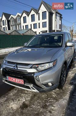 Внедорожник / Кроссовер Mitsubishi Outlander 2019 в Ирпене