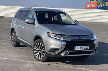 Позашляховик / Кросовер Mitsubishi Outlander 2020 в Львові