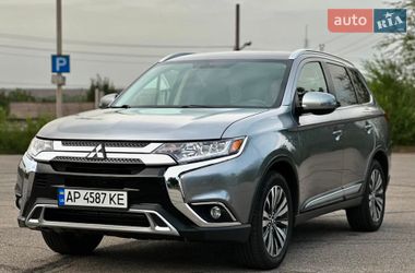 Позашляховик / Кросовер Mitsubishi Outlander 2018 в Львові