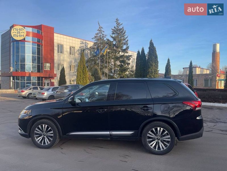 Внедорожник / Кроссовер Mitsubishi Outlander 2019 в Львове