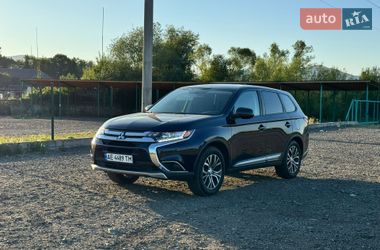 Внедорожник / Кроссовер Mitsubishi Outlander 2017 в Хусте