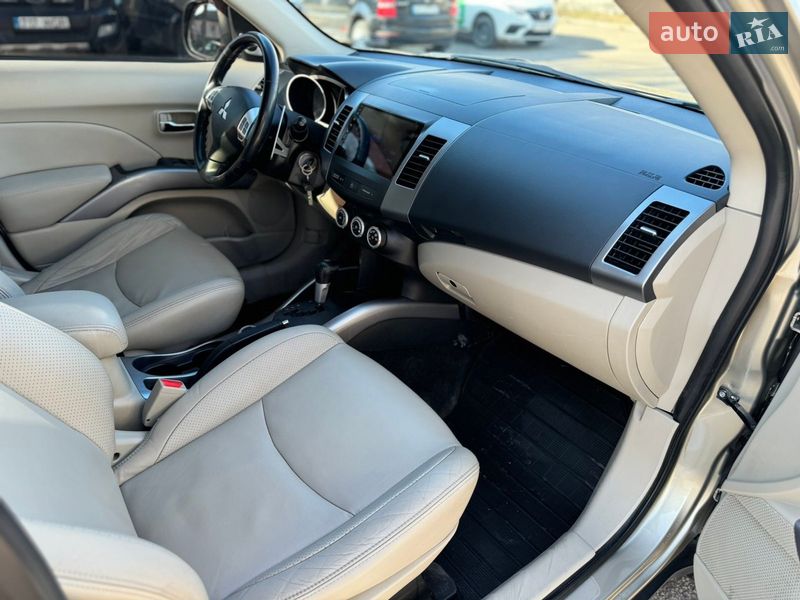 Внедорожник / Кроссовер Mitsubishi Outlander 2007 в Днепре