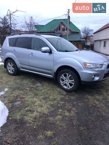 Mitsubishi Outlander 2011
