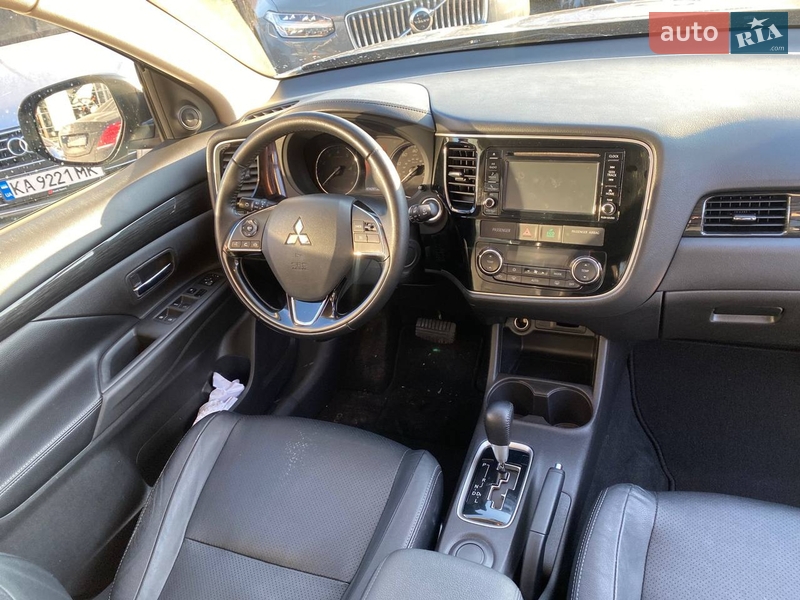 Внедорожник / Кроссовер Mitsubishi Outlander 2016 в Львове