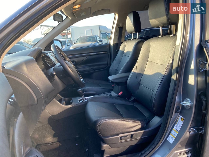 Внедорожник / Кроссовер Mitsubishi Outlander 2016 в Львове