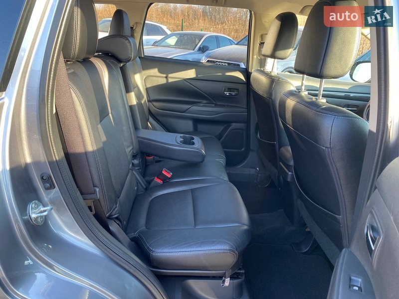 Внедорожник / Кроссовер Mitsubishi Outlander 2016 в Львове