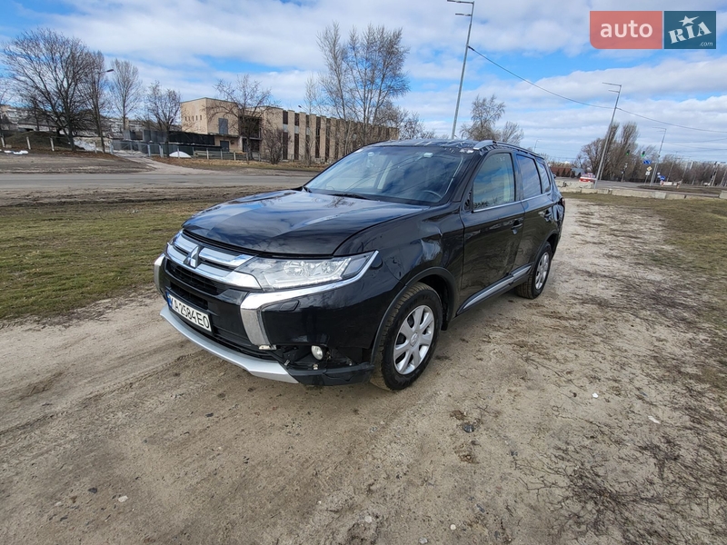 Внедорожник / Кроссовер Mitsubishi Outlander 2016 в Киеве