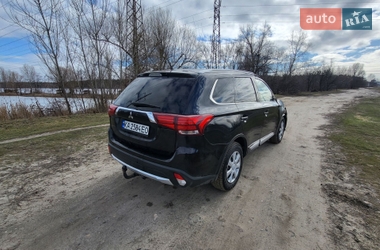 Позашляховик / Кросовер Mitsubishi Outlander 2016 в Києві