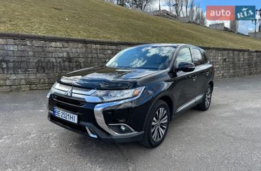 Внедорожник / Кроссовер Mitsubishi Outlander 2019 в Николаеве