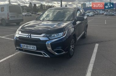 Позашляховик / Кросовер Mitsubishi Outlander 2016 в Житомирі