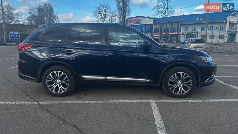 Внедорожник / Кроссовер Mitsubishi Outlander 2016 в Житомире