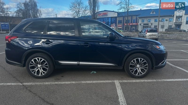 Внедорожник / Кроссовер Mitsubishi Outlander 2016 в Житомире