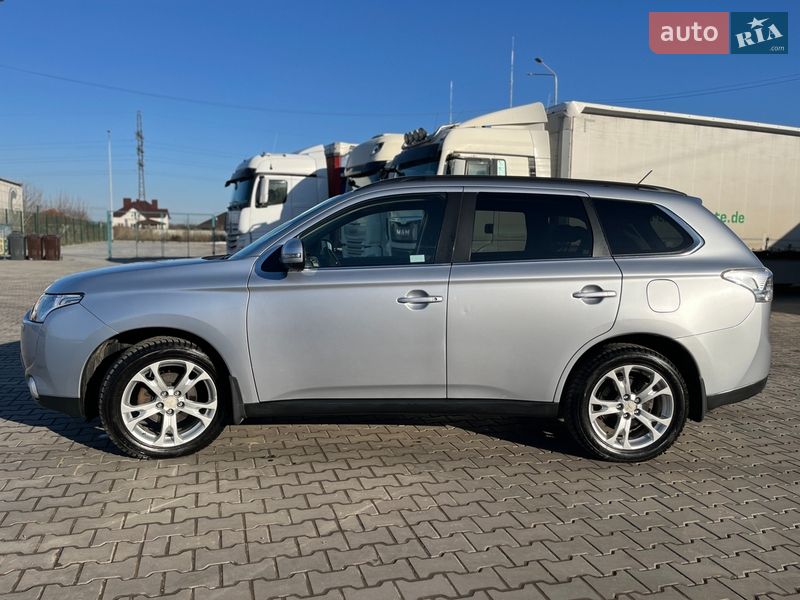 Внедорожник / Кроссовер Mitsubishi Outlander 2013 в Луцке