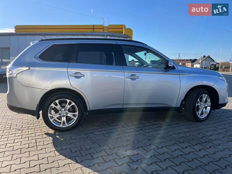 Внедорожник / Кроссовер Mitsubishi Outlander 2013 в Луцке
