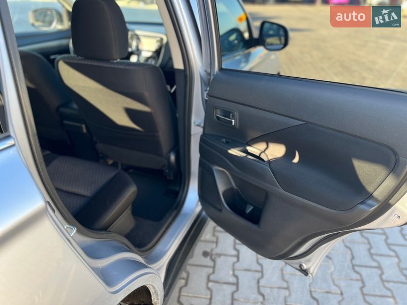 Внедорожник / Кроссовер Mitsubishi Outlander 2013 в Луцке