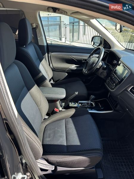 Внедорожник / Кроссовер Mitsubishi Outlander 2018 в Одессе