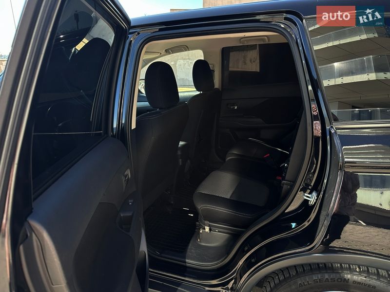 Внедорожник / Кроссовер Mitsubishi Outlander 2018 в Одессе