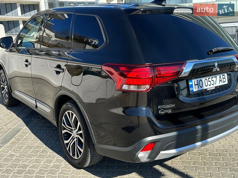 Внедорожник / Кроссовер Mitsubishi Outlander 2018 в Одессе