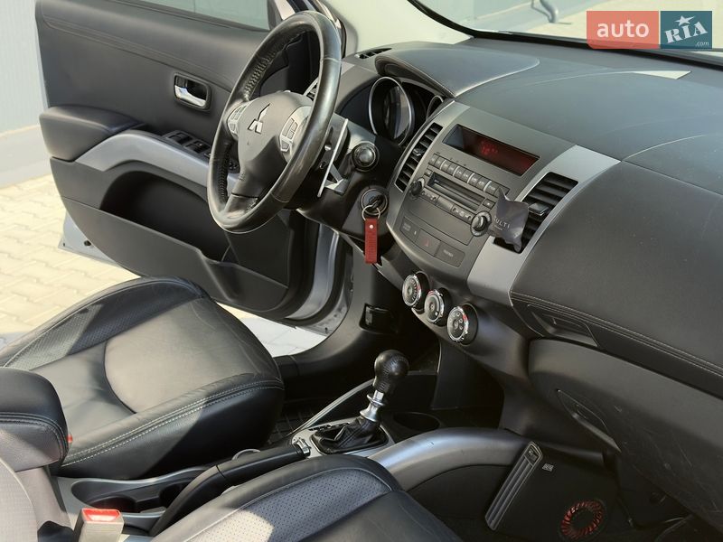 Внедорожник / Кроссовер Mitsubishi Outlander 2011 в Львове