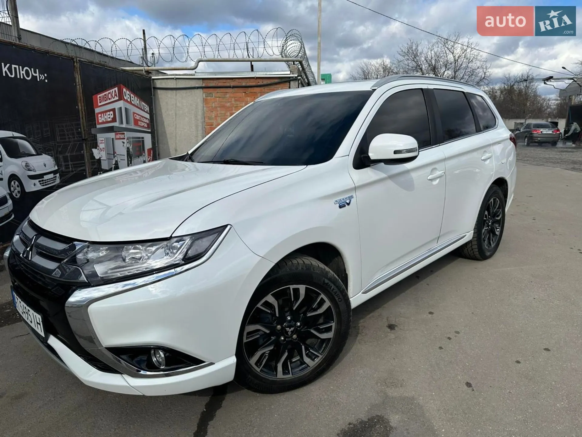 2017 Mitsubishi Outlander - мініатюра 2