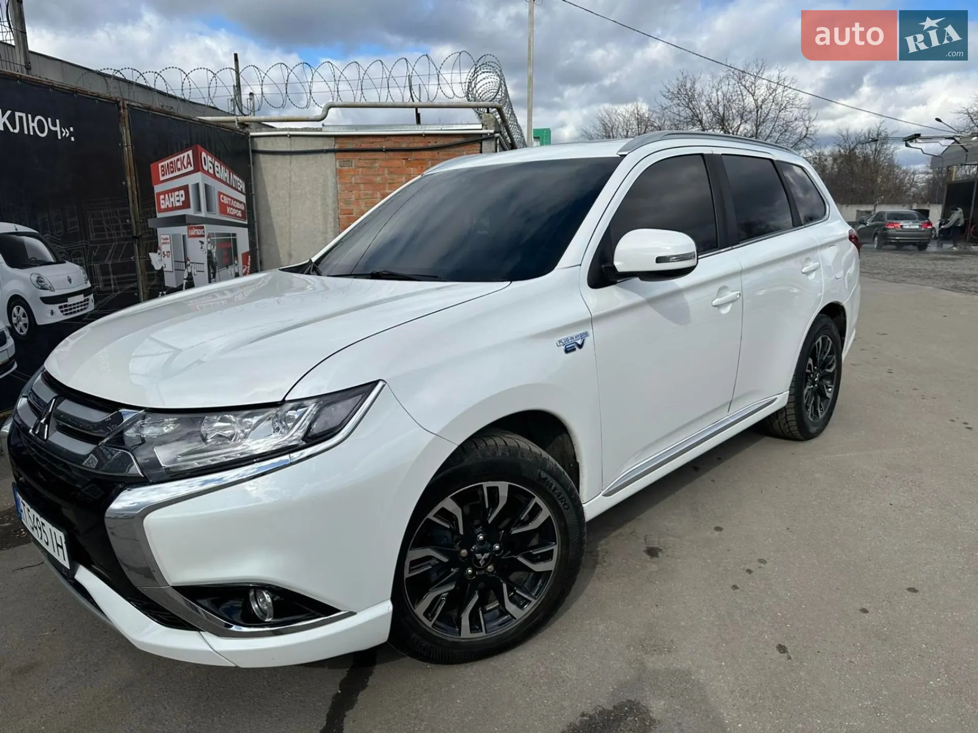 2017 Mitsubishi Outlander - мініатюра 13